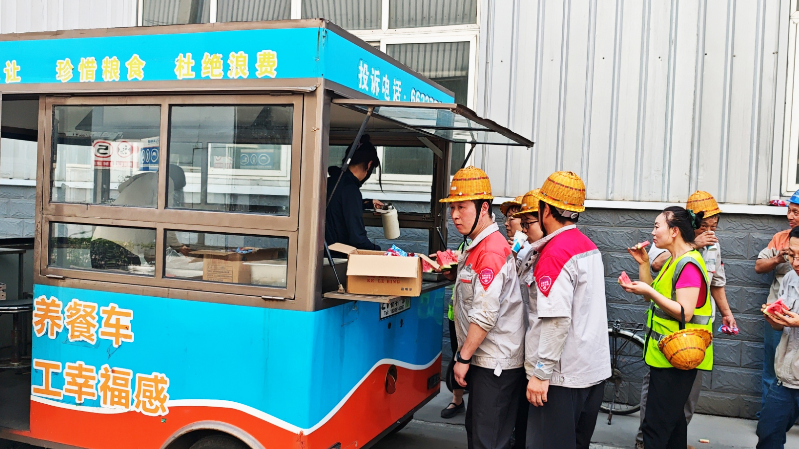 清凉随行，关爱不停 | pa捕鱼网官网新材料夏日“送清凉”活动持续进行中